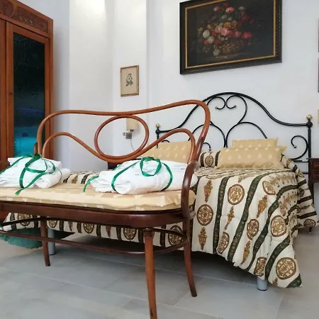 Alma House Rudiae Лечче